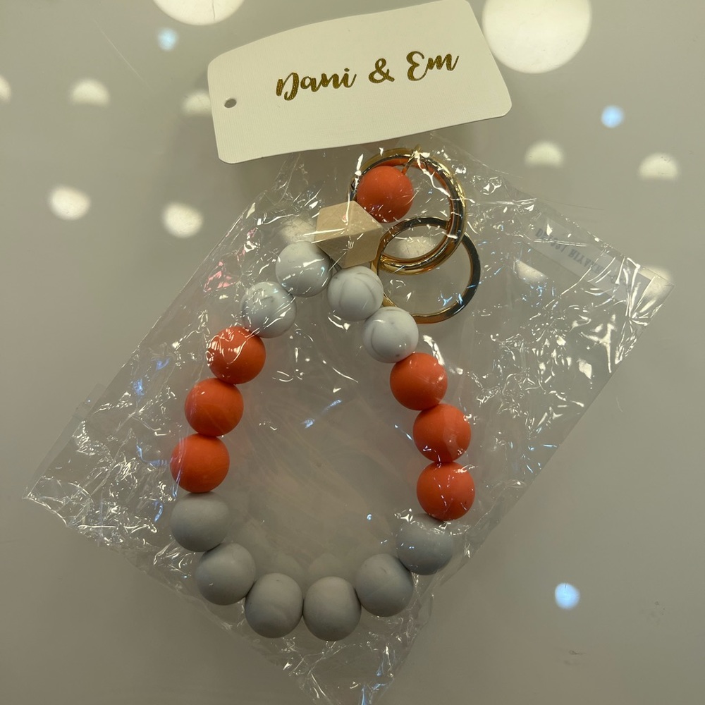 Cuts Chic Coral Marble Wood Keyring Bracelet